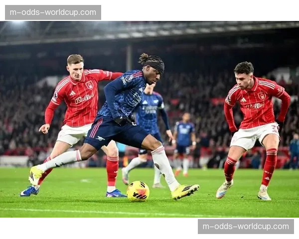 半场战报：阿森纳客场1-0领先巴萨，萨卡推射破门